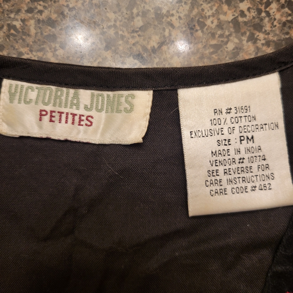 Vintage Victoria Jones Woman Size Petite M Christmas Black Vest Poinsettias - Picture 7 of 7